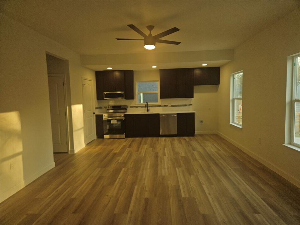 00 Mora St in Lockhart, TX - Building Photo