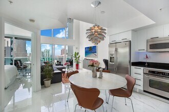 41 SE 5th St, Unit 2109 in Miami, FL - Foto de edificio - Building Photo