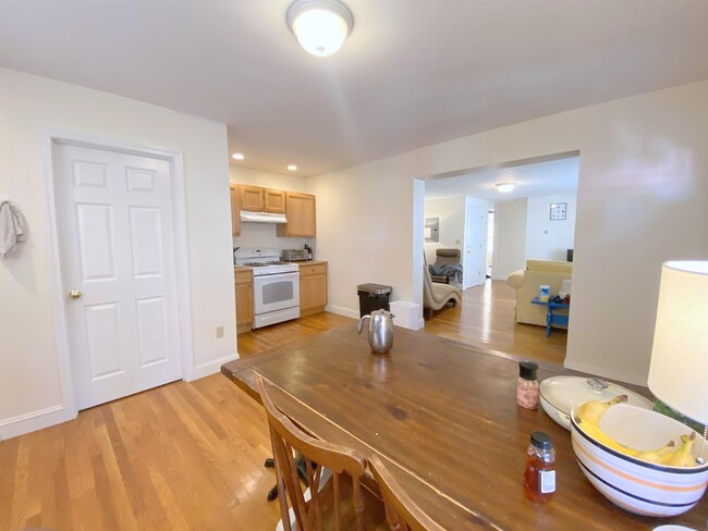 124 Pine St, Unit 6 in Cambridge, MA - Building Photo - Building Photo