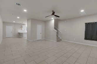 110 Turner St in Conroe, TX - Building Photo - Building Photo