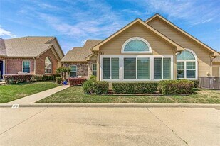 2601 Marsh Ln in Plano, TX - Building Photo