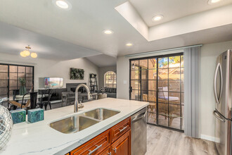 6945 E Cochise Rd-Unit -110 in Paradise Valley, AZ - Building Photo - Building Photo