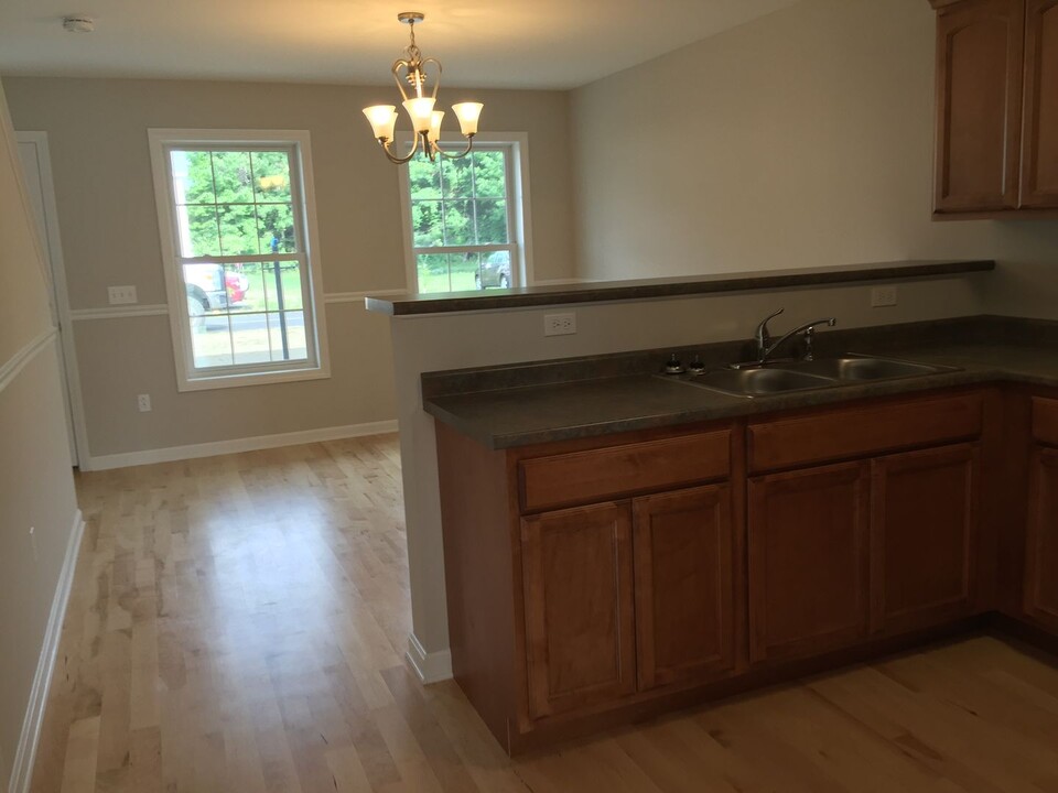 76 Sumner Ln-Unit -Unit E in Fairfax, VT - Building Photo