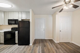 The Pines of Wilmington Apartments in Wilmington, NC - Foto de edificio - Building Photo