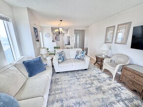 303 Atlantic Ave in Virginia Beach, VA - Foto de edificio - Building Photo