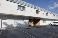 7841 Johnson St in Pembroke Pines, FL - Building Photo - Building Photo