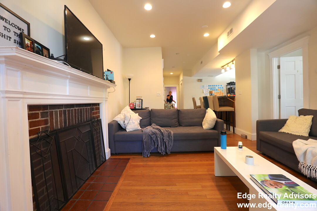 22 Radnor Rd, Unit 1 in Boston, MA - Building Photo