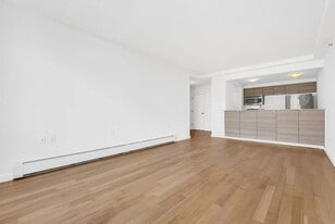 91-16 Shore Front Pkwy in Queens, NY - Building Photo