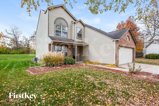 7407 Bancaster Dr in Indianapolis, IN - Foto de edificio - Building Photo