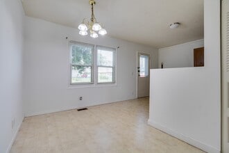 2019 Miller Dr in Lawrence, KS - Building Photo - Building Photo
