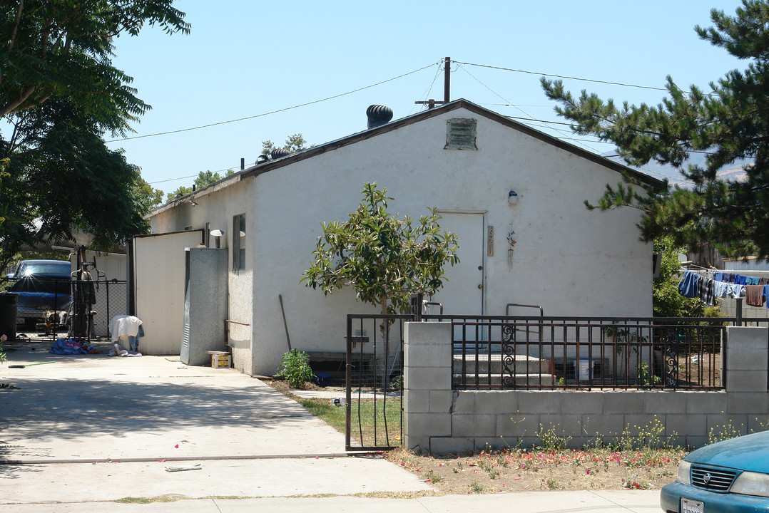 621 Lemon Way in Fillmore, CA - Building Photo