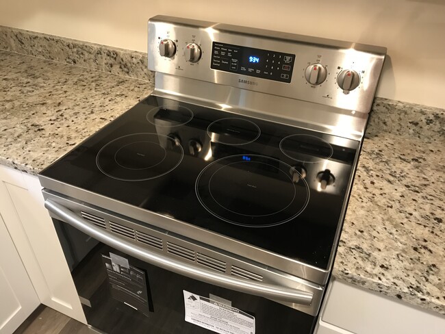 7404 Oak Post Rd in Liverpool, NY - Building Photo - Building Photo