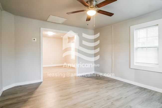 212 N Walnut Ave in Sand Springs, OK - Foto de edificio - Building Photo