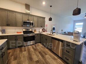 114 Dogwood Ln in Tiffin, IA - Building Photo - Building Photo