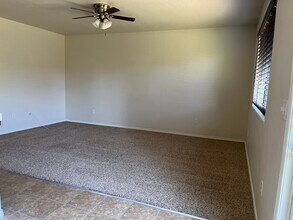 1394 W Bella Oaks Way in Hanford, CA - Building Photo - Building Photo