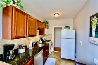 36 Hillside Ave, Unit 2 in Quincy, MA - Building Photo - Building Photo