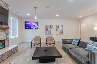 Fox Crossing Luxury Apartments in Durham, NC - Building Photo - Interior Photo