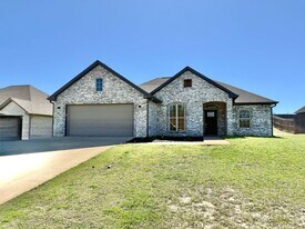 104 Hay Meadow Dr in Winona, TX - Building Photo