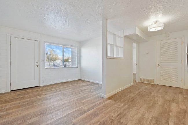 24 E 1700 S in Salt Lake City, UT - Building Photo - Interior Photo