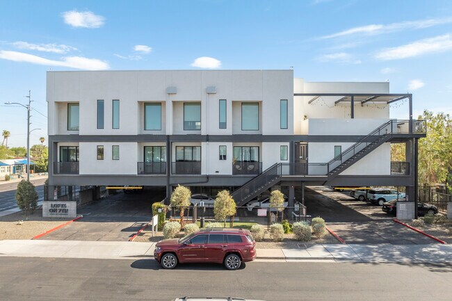 The Lofts on 7th in Phoenix, AZ - Building Photo - Building Photo