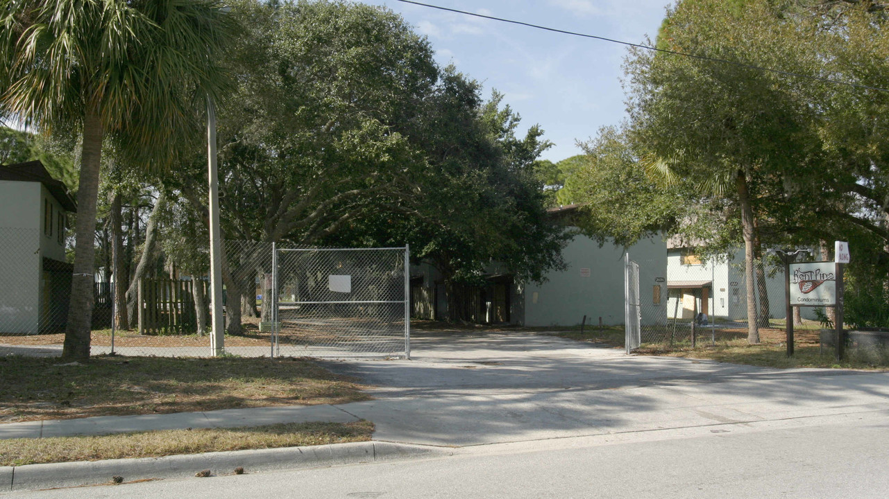 Brent Pines Condos in St. Petersburg, FL - Building Photo