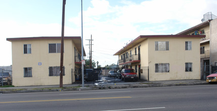 7011-7015 S Main St in Los Angeles, CA - Building Photo - Building Photo