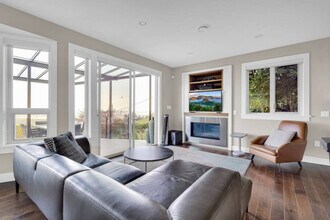 494 Craigmohr Dr in West Vancouver, BC - Building Photo - Building Photo