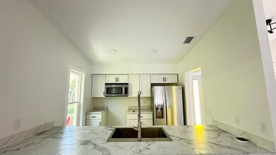 1672 Atlanta Plaza Dr in Sanibel, FL - Building Photo - Building Photo