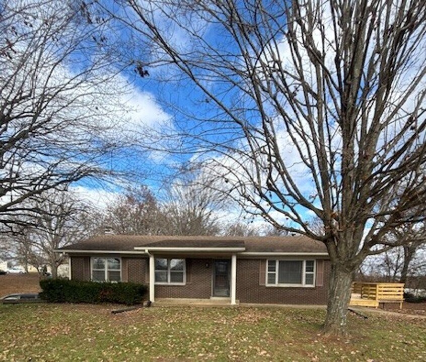 891 Hill St in Radcliff, KY - Building Photo