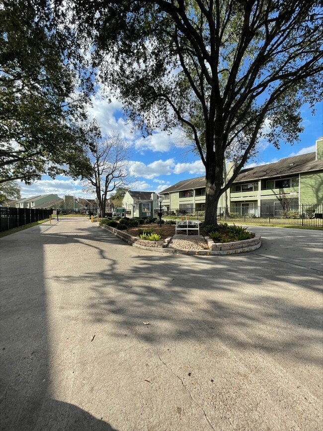 14777 Wunderlich Dr in Houston, TX - Building Photo - Building Photo