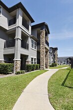 Montelago in Houston, TX - Foto de edificio - Building Photo