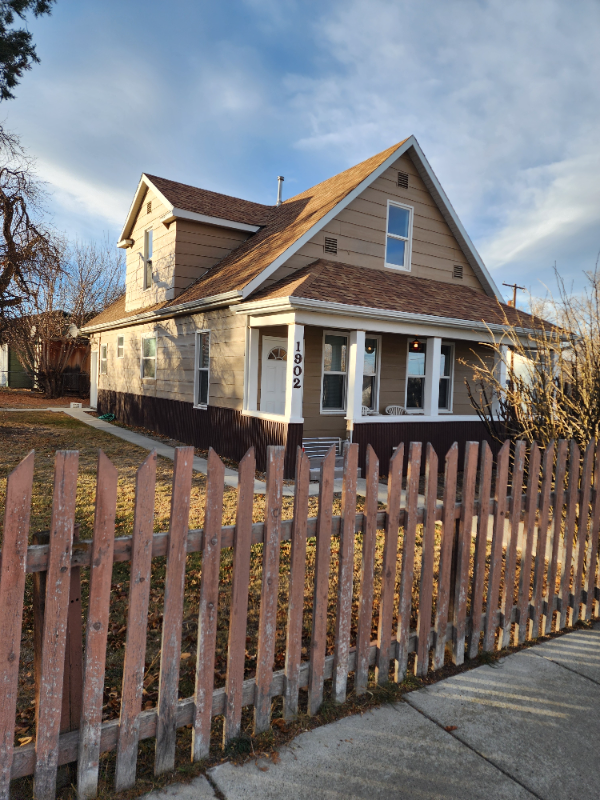 property at 1902 N Harris St