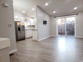 607 W 1st St in Newberg, OR - Building Photo - Building Photo