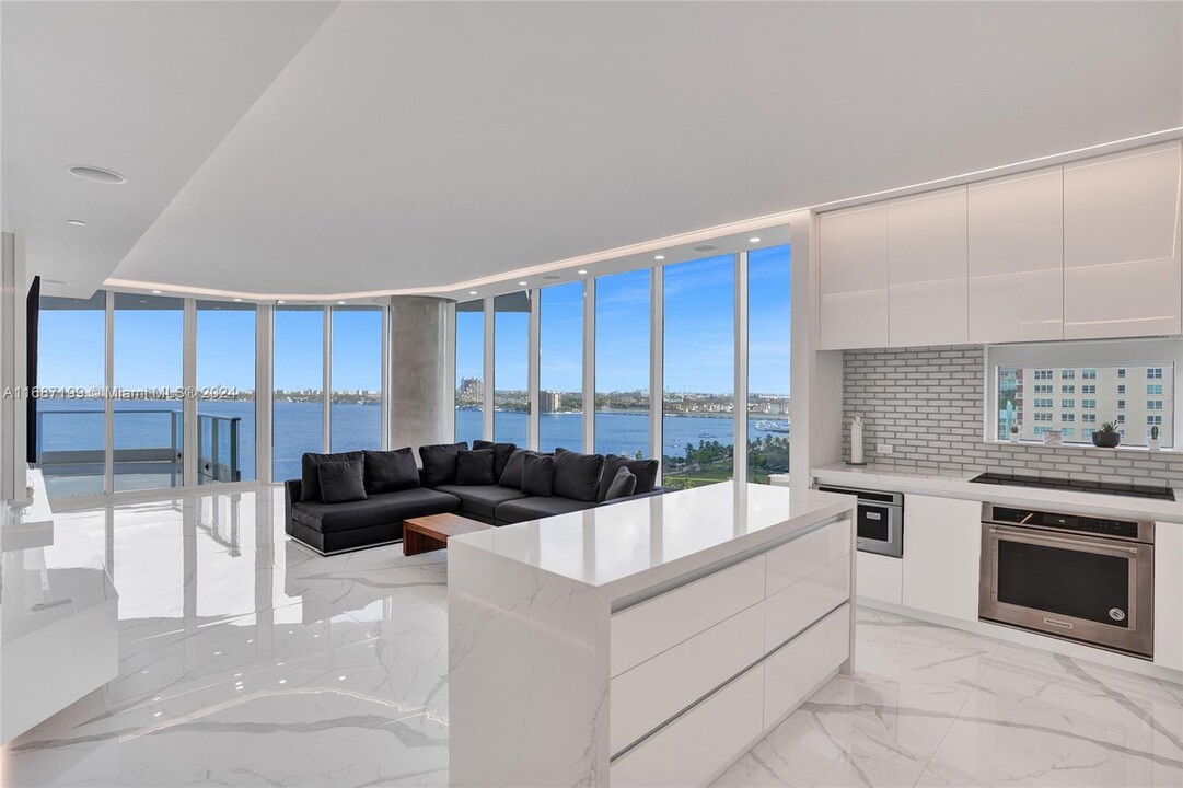 2020 N Bayshore Dr in Miami, FL - Building Photo