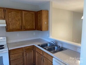 5644 Prescott Ct in Charlotte, NC - Building Photo - Building Photo