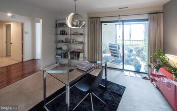 11500 Fairway Dr in Reston, VA - Building Photo - Building Photo