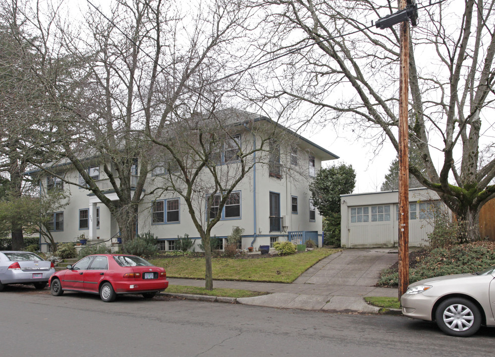 332 NE 22nd Ave in Portland, OR - Building Photo