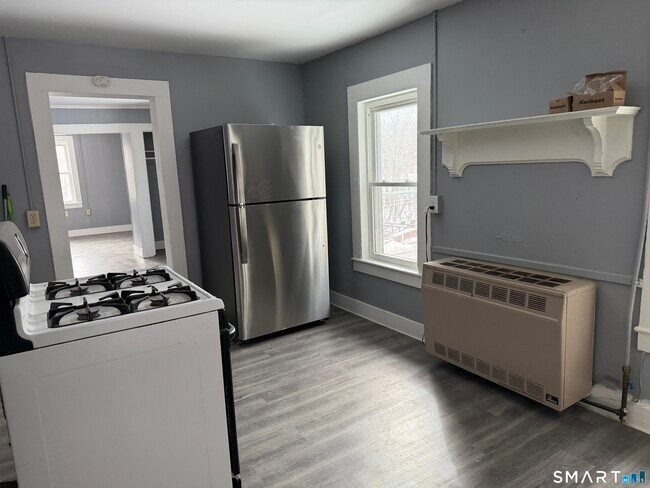 139 N Main St in Winchester, CT - Building Photo - Building Photo