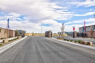 6085 Lily Gdn St in North Las Vegas, NV - Foto de edificio - Building Photo