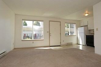 Summit View in Salem, OR - Building Photo - Interior Photo