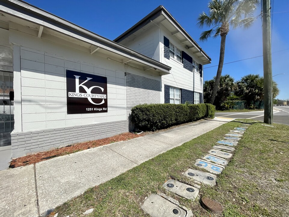 Kings Courtyard Aparments in Jacksonville, FL - Foto de edificio