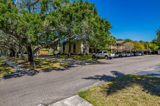 Trafalgar Square Condominiums in St. Petersburg, FL - Building Photo - Building Photo