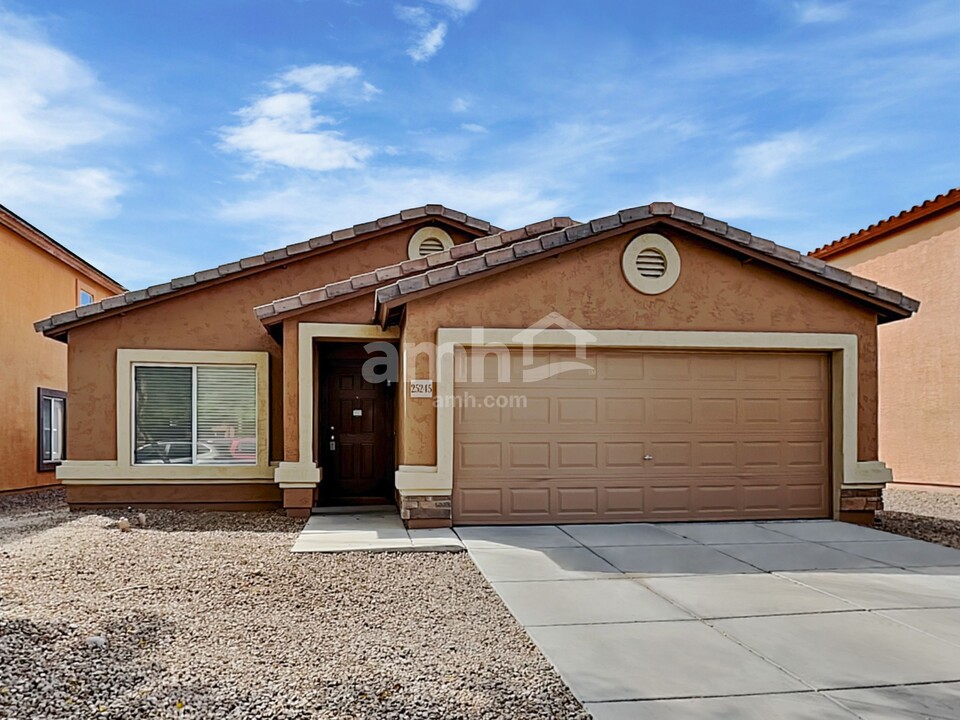 25245 W Cranston Ln in Buckeye, AZ - Foto de edificio