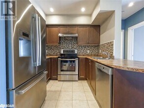 39 Ferndale Dr S in Barrie, ON - Building Photo - Building Photo