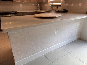 7910 NW 105th Ave in Doral, FL - Building Photo - Building Photo