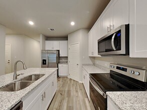 13551 Paxton Blvd in Saint Hedwig, TX - Building Photo - Building Photo