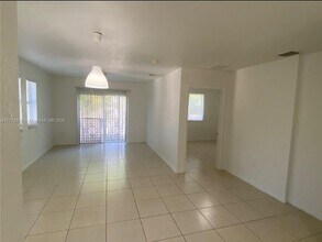 11053 NW 89th Terrace in Doral, FL - Building Photo - Building Photo