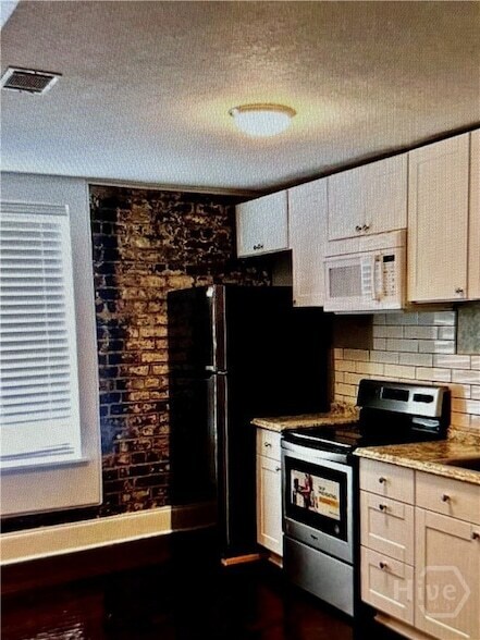 41 Whitaker St in Savannah, GA - Building Photo
