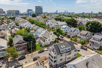 127 Ten Hills Rd in Somerville, MA - Building Photo - Building Photo