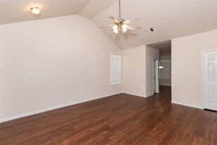 12447 Dona Lane in Houston, TX - Building Photo